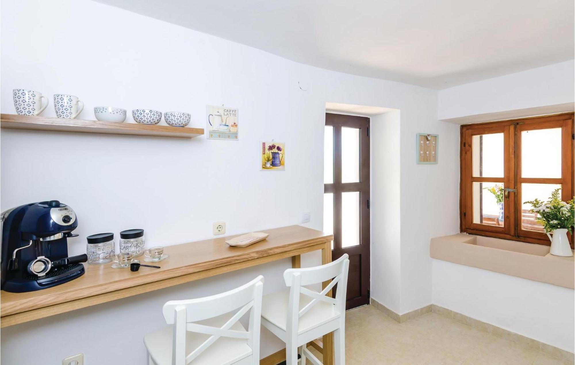 Beautiful Home In Oslje With Kitchen Kültér fotó